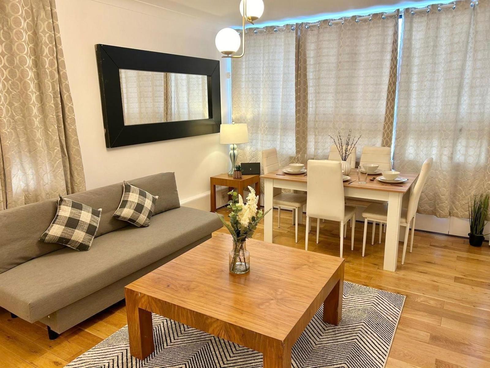 Hdye Park Corner Three Bedroom London