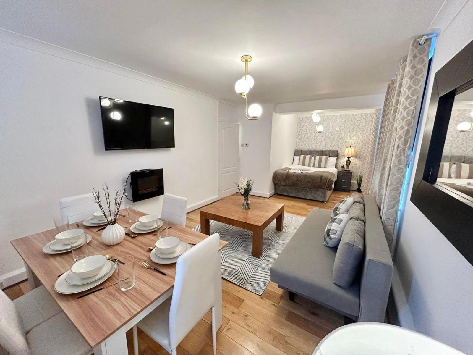 Hdye Park Corner Three Bedroom London