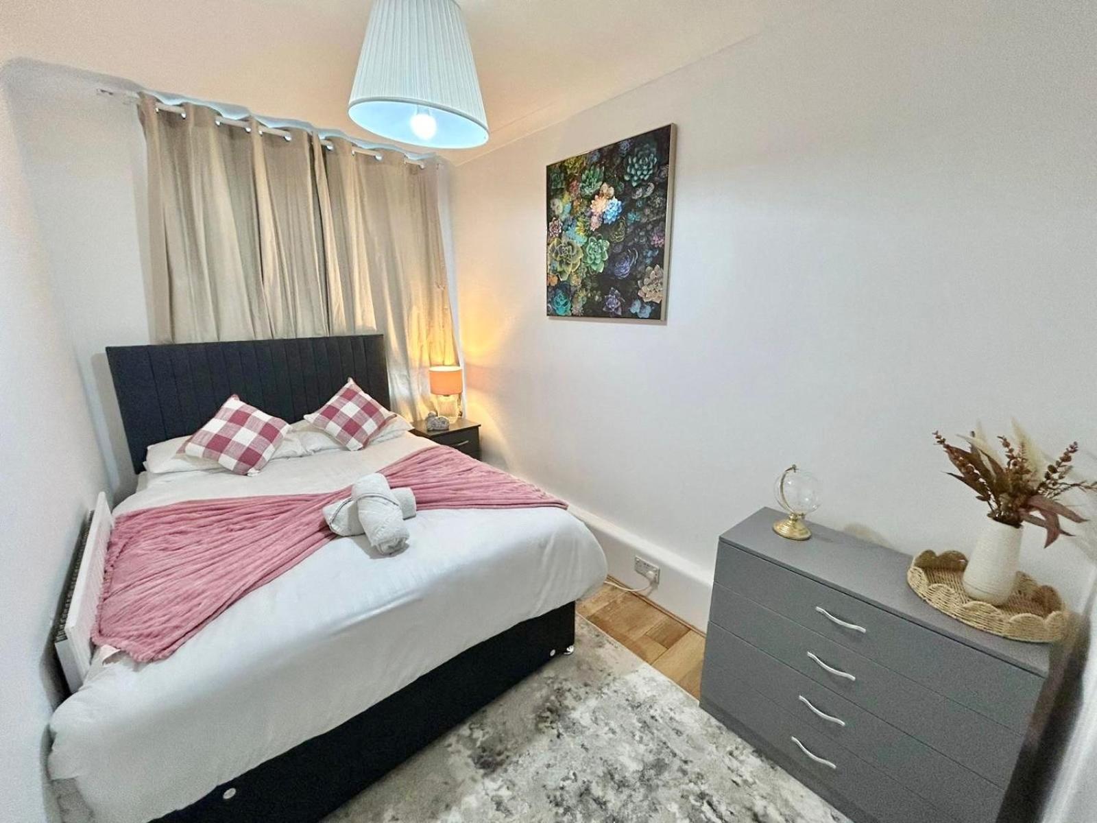 Hdye Park Corner Three Bedroom