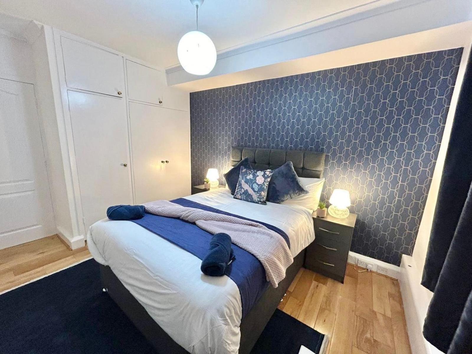 Hdye Park Corner Three Bedroom Apartment