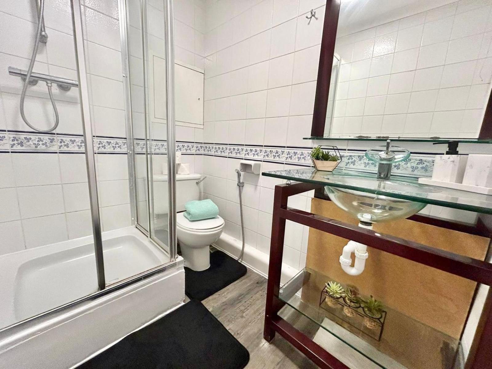 Hdye Park Corner Three Bedroom Apartment *