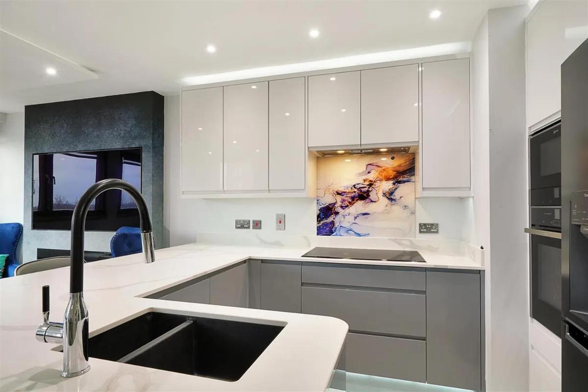 Apartment Modern 2 Double Bedrooms Peaceful Flat With Roof Terrace And Parking London