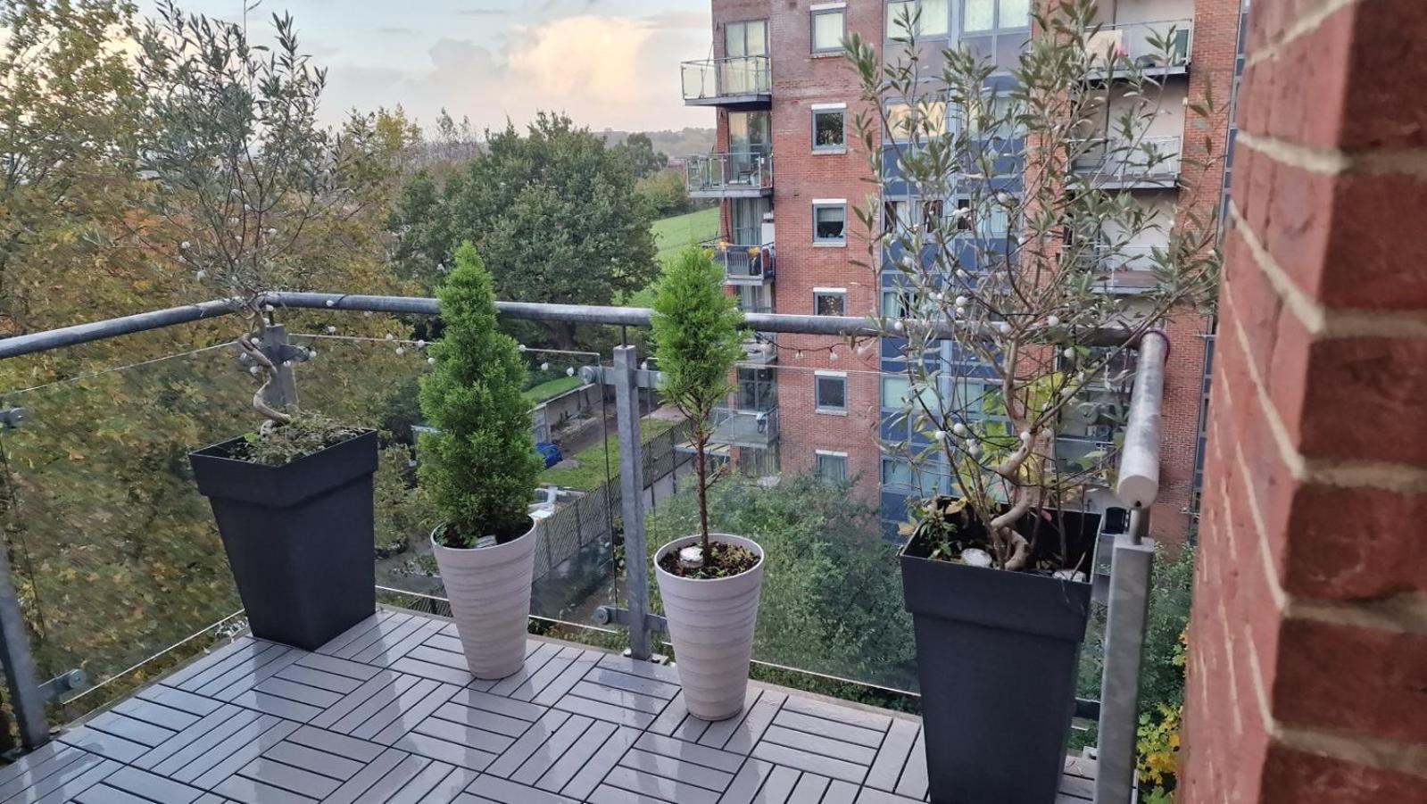 Apartment Modern 2 Double Bedrooms Peaceful Flat With Roof Terrace And Parking *
