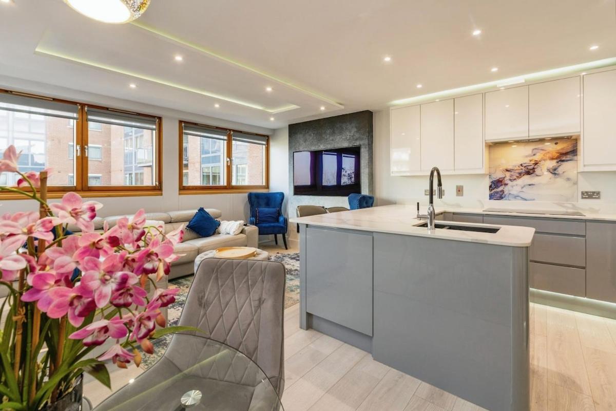 Modern 2 Double Bedrooms Peaceful Flat With Roof Terrace And Parking