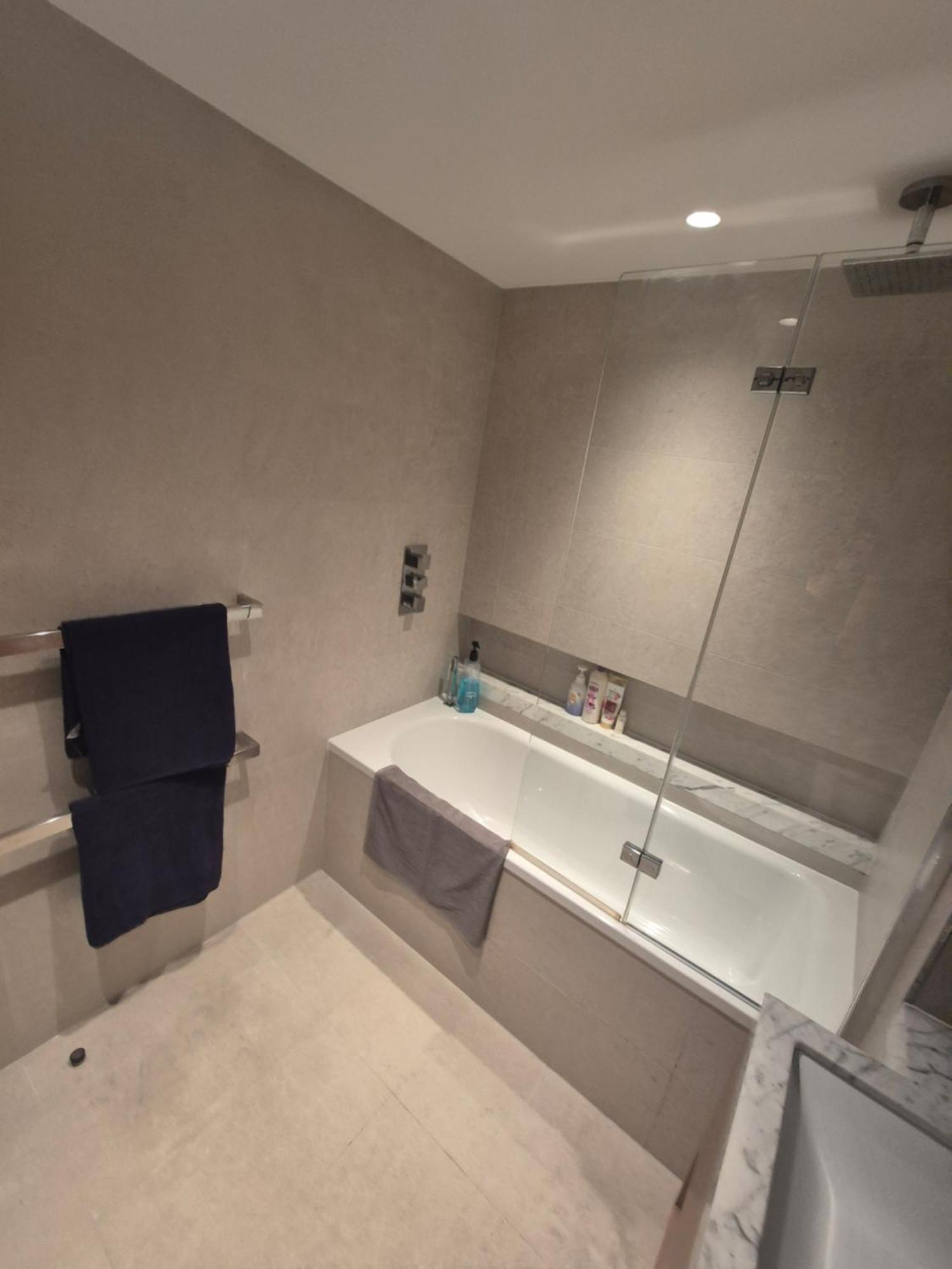 Hyde Park Superior Apartment At Paddington London