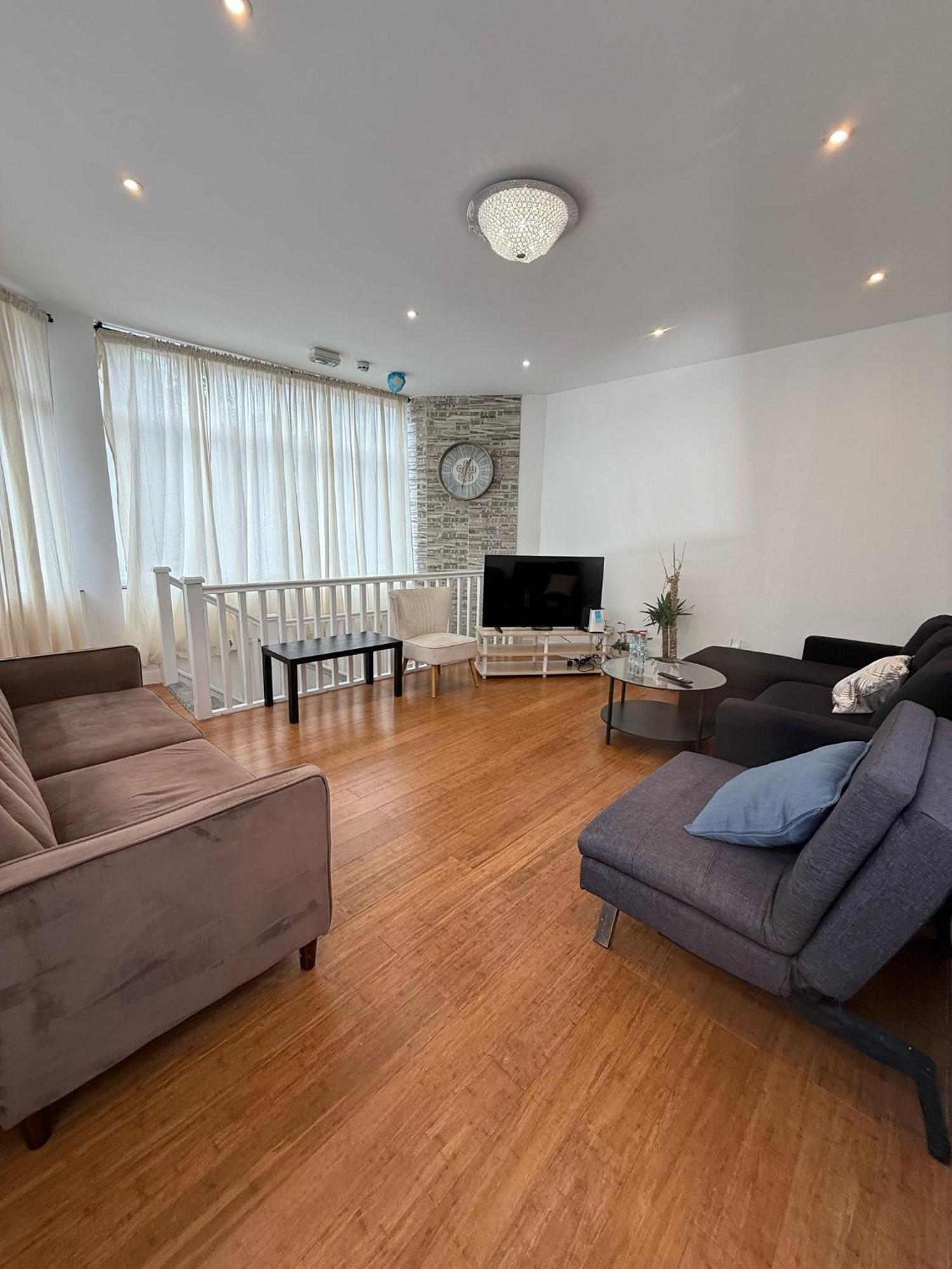 Bell Street 2 Bedroom Flat B
