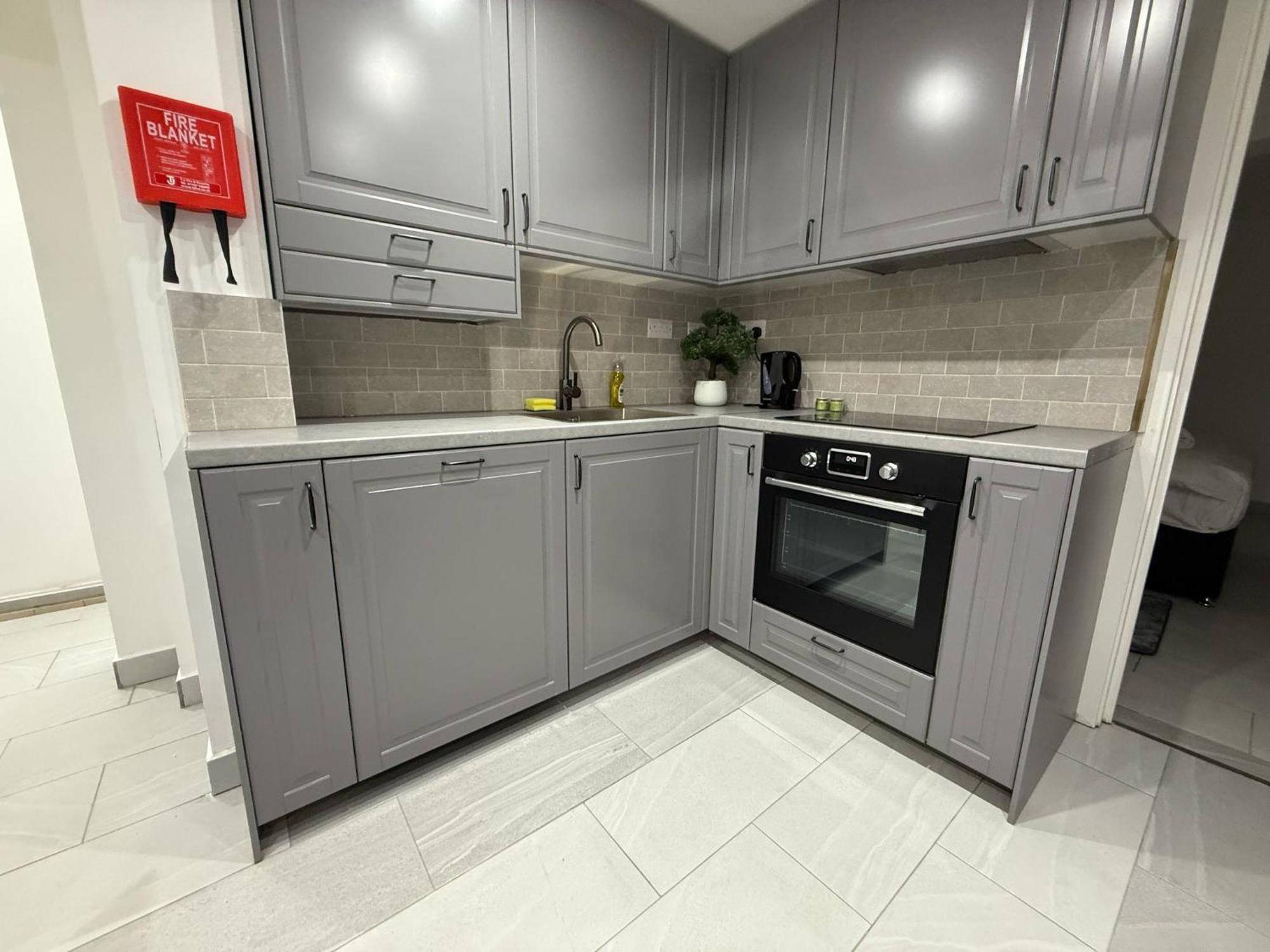 Bell Street 2 Bedroom Flat B Apartment London