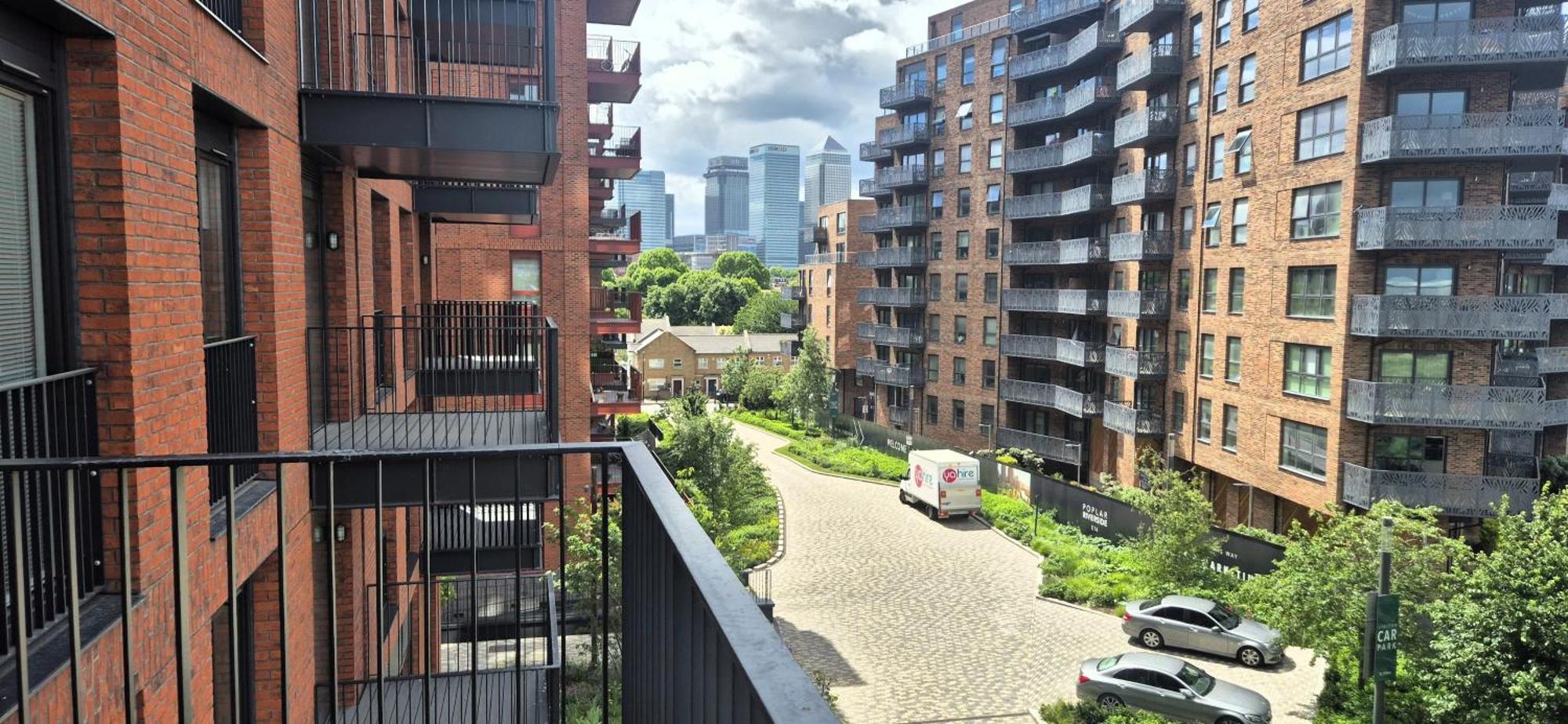 Canary Wharf Stay Modern 1Br Fast Wifi & Balcony Views Apartment *