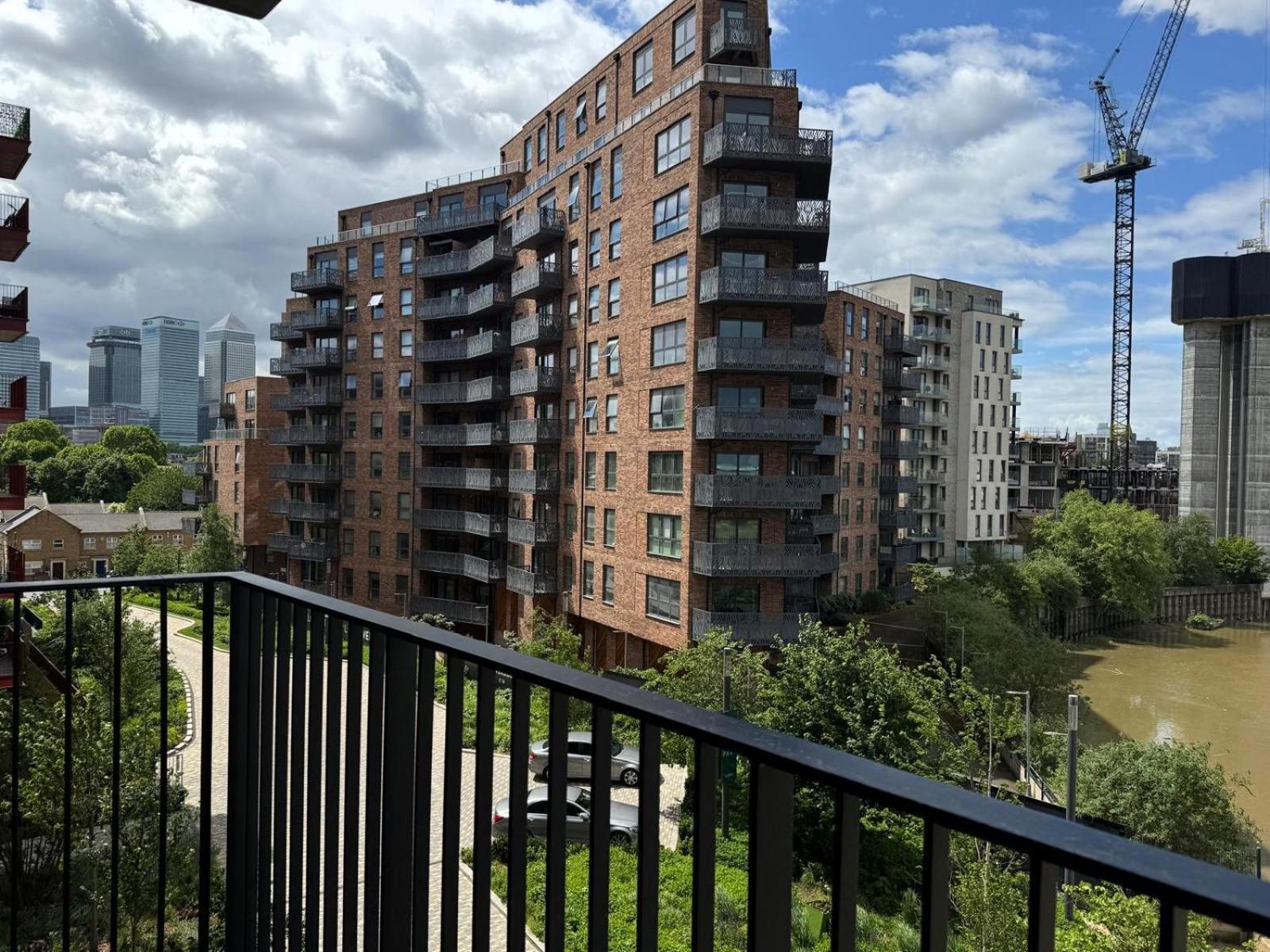 Canary Wharf Stay Modern 1Br Fast Wifi & Balcony Views Apartment London