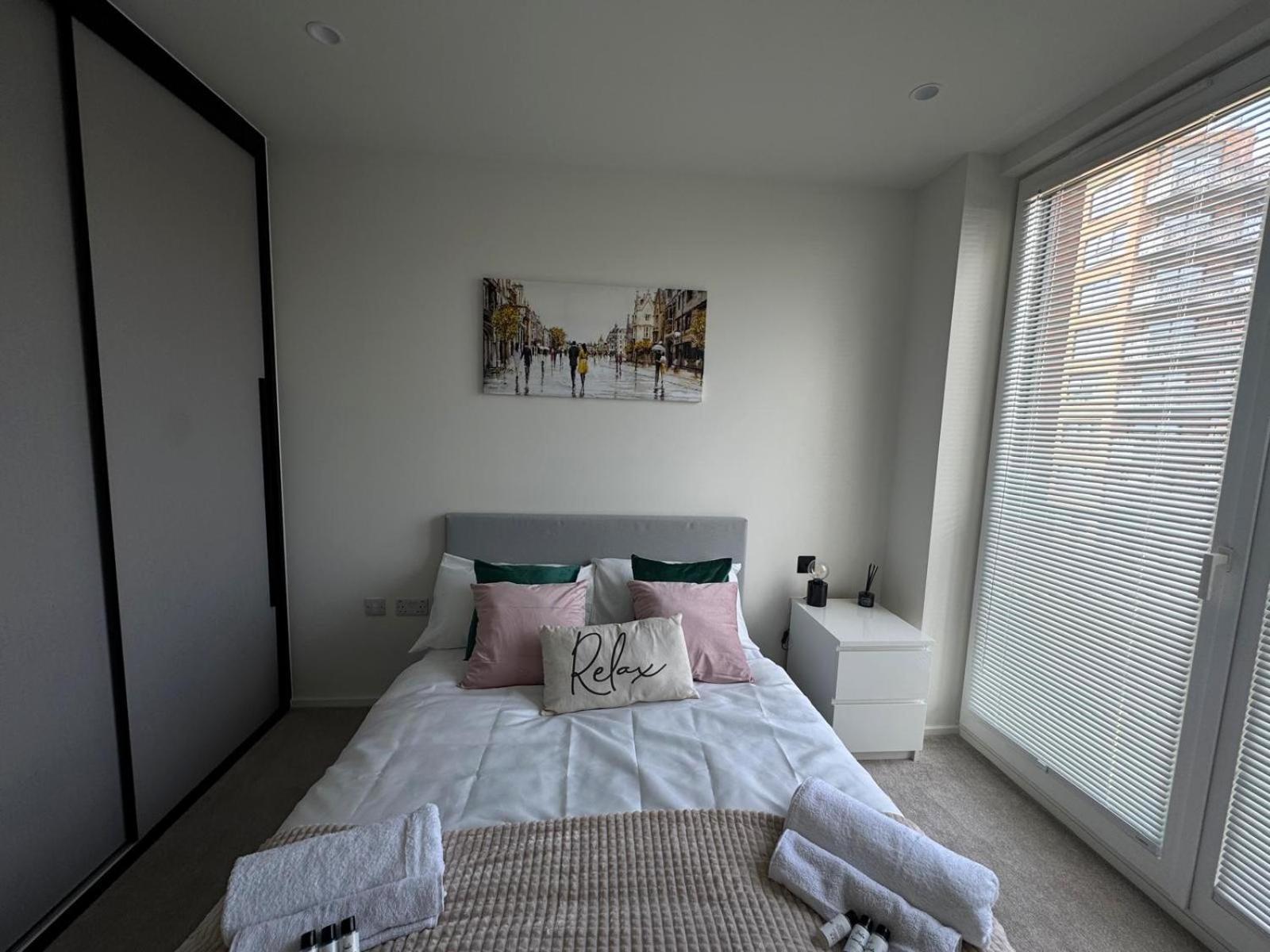 Canary Wharf Stay Modern 1Br Fast Wifi & Balcony Views Apartment London