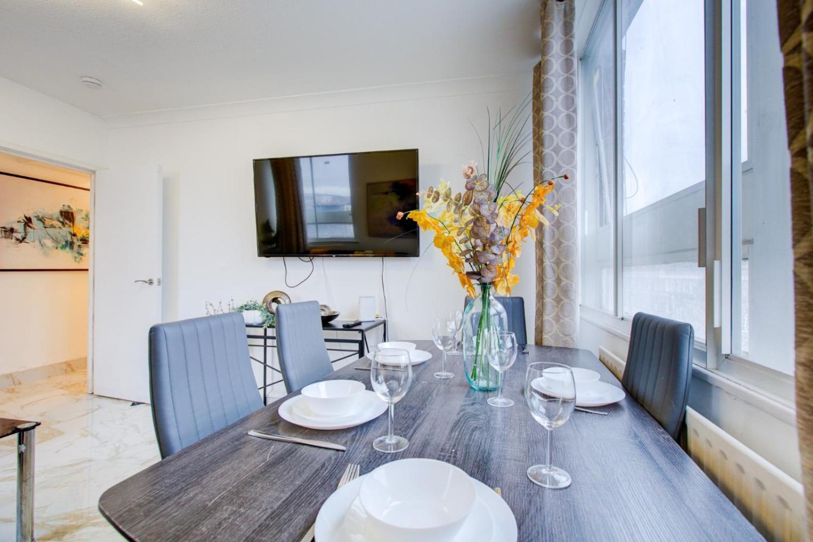 4-bedroom Gem Stylish & Walk-able To Everything *