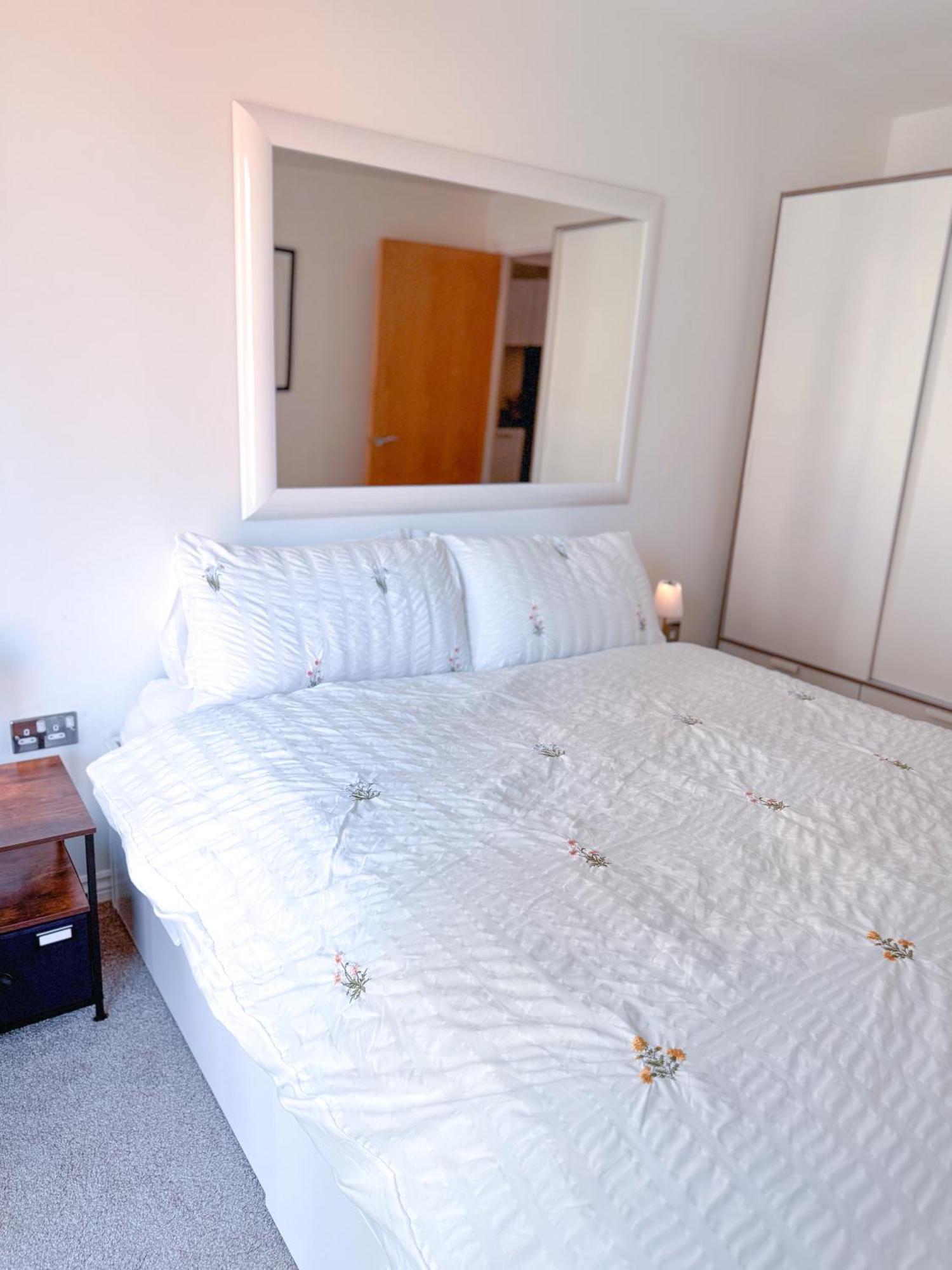 Family Battersea With Balcony In Apartment London