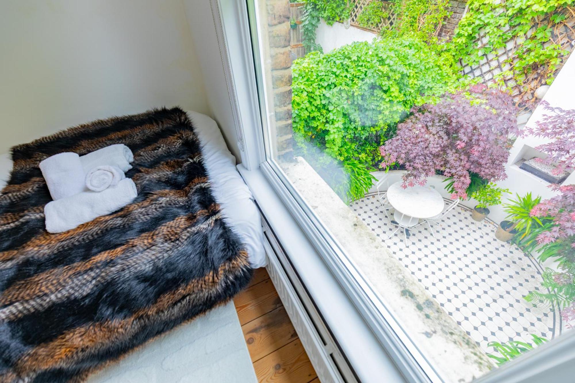 Luxuriously Curated 4bd Stoke Newington