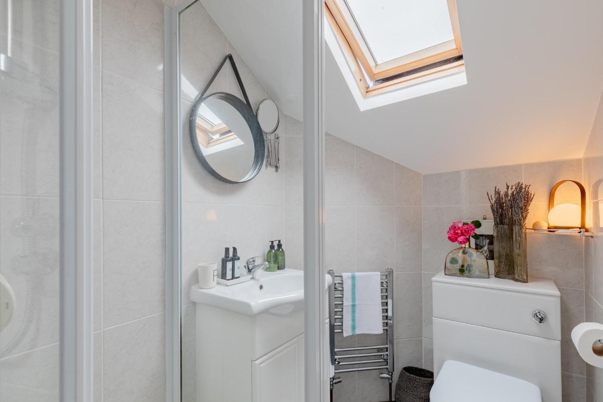 Luxuriously Curated 4bd Stoke Newington Apartment