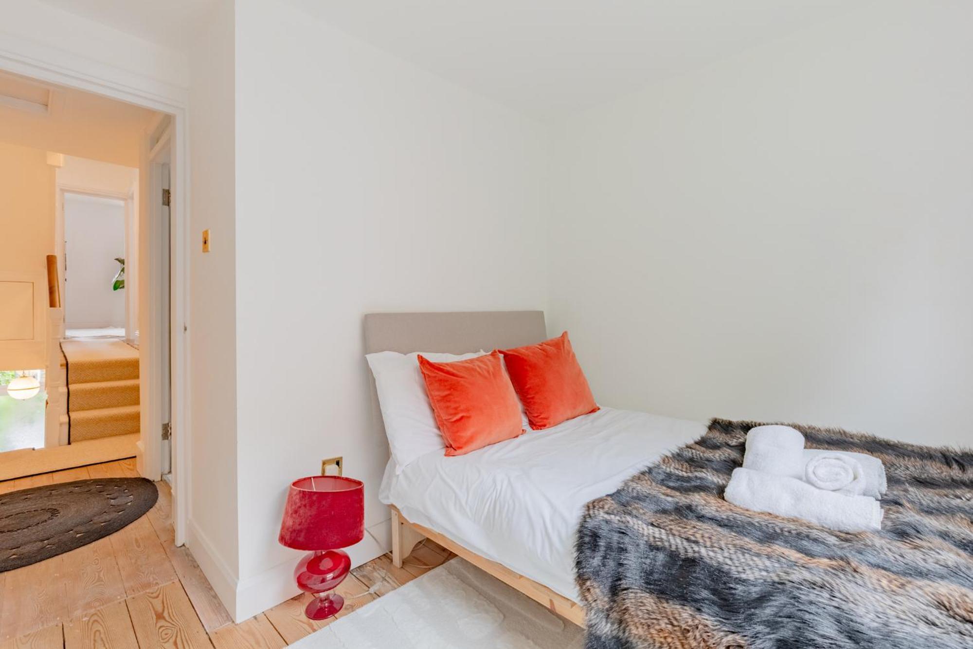 Luxuriously Curated 4bd Stoke Newington Apartment