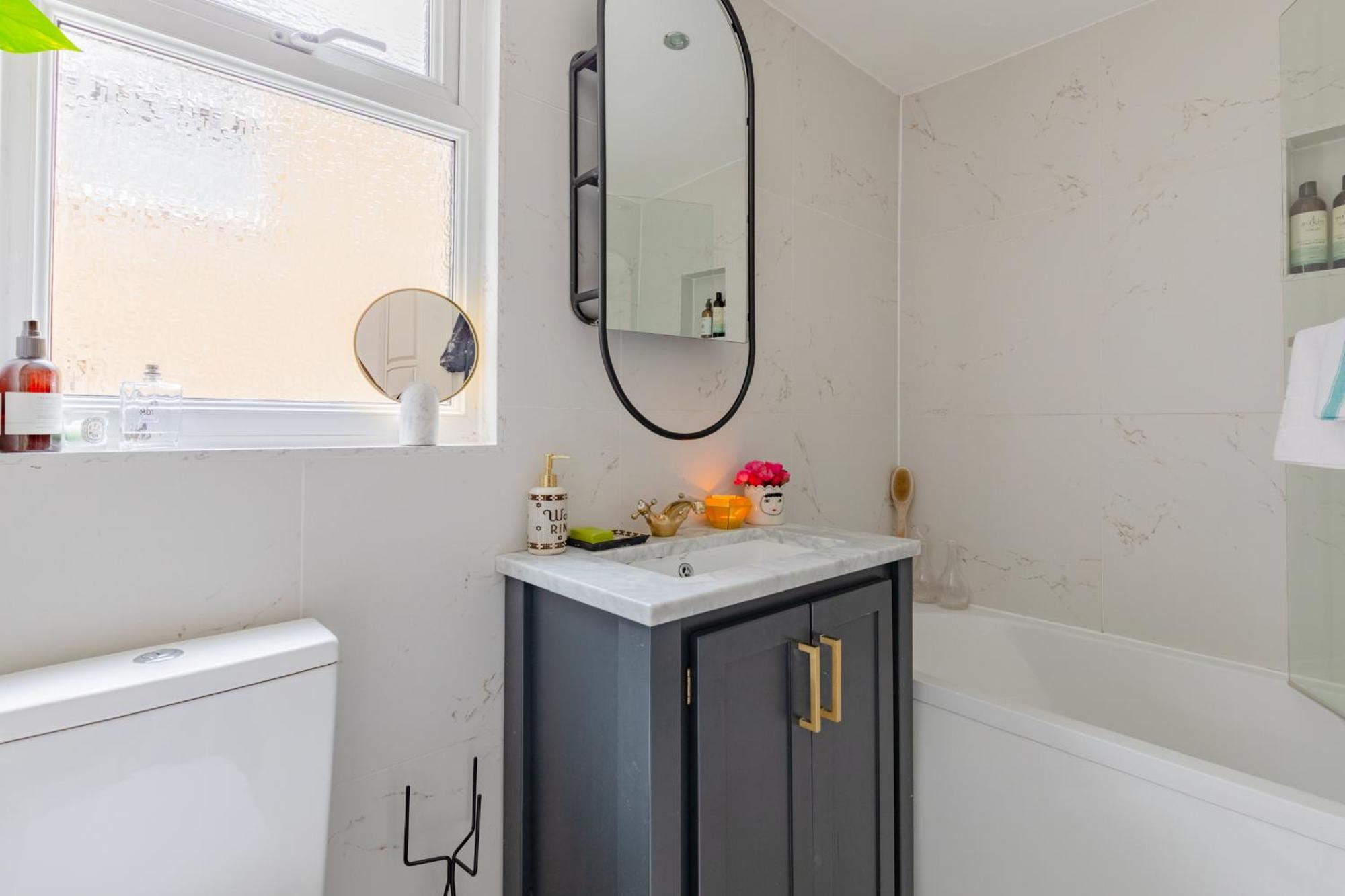 Luxuriously Curated 4bd Stoke Newington * London