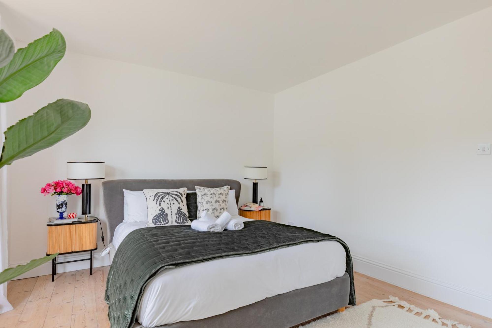 Luxuriously Curated 4bd Stoke Newington Apartment London