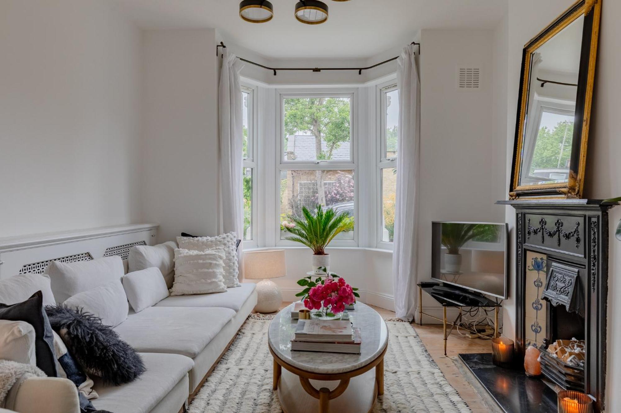 Apartment Luxuriously Curated 4bd Stoke Newington London
