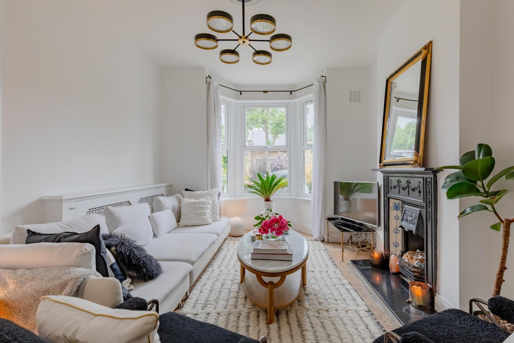 Luxuriously Curated 4bd Stoke Newington
