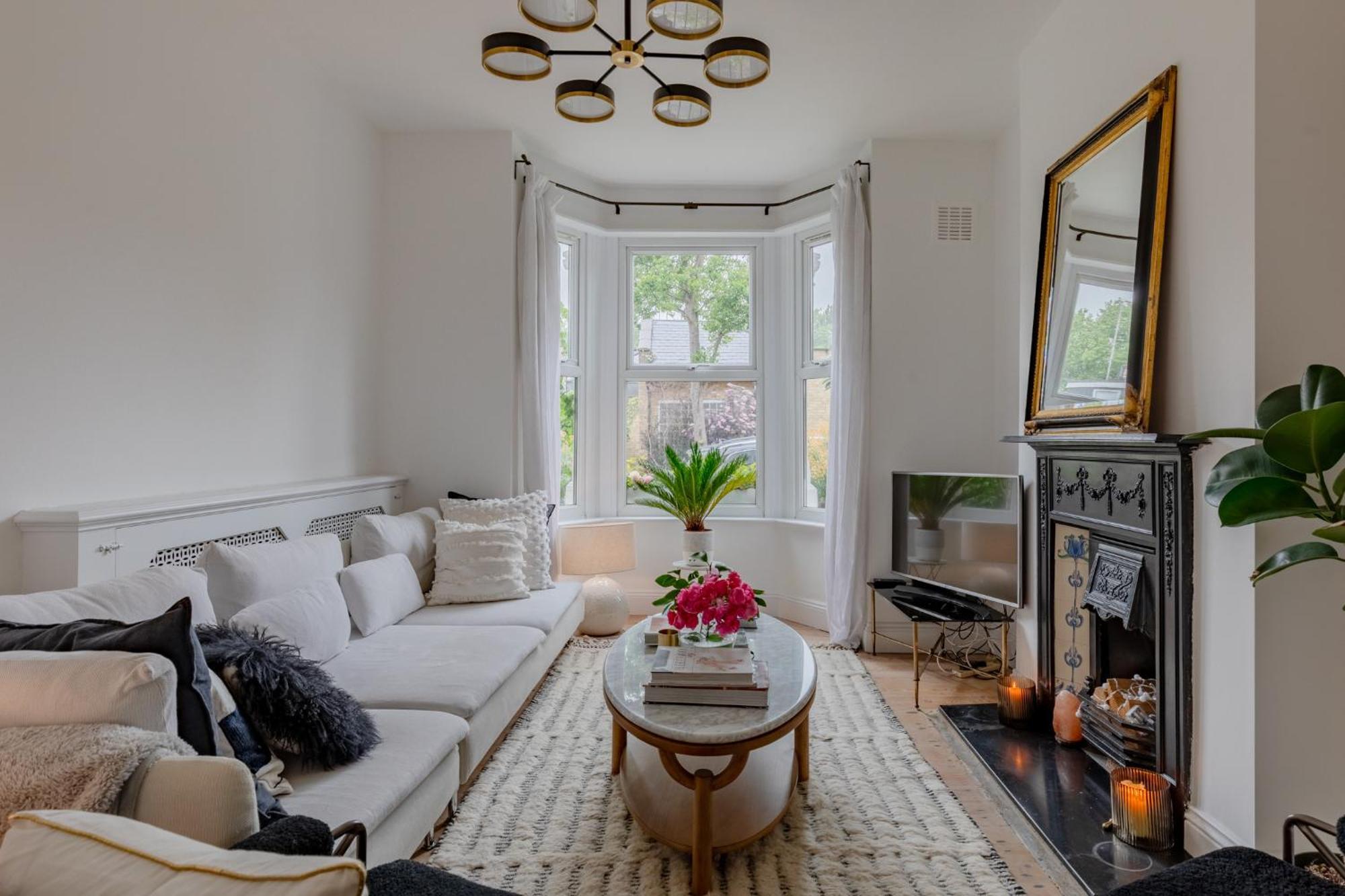 Apartment Luxuriously Curated 4bd Stoke Newington *