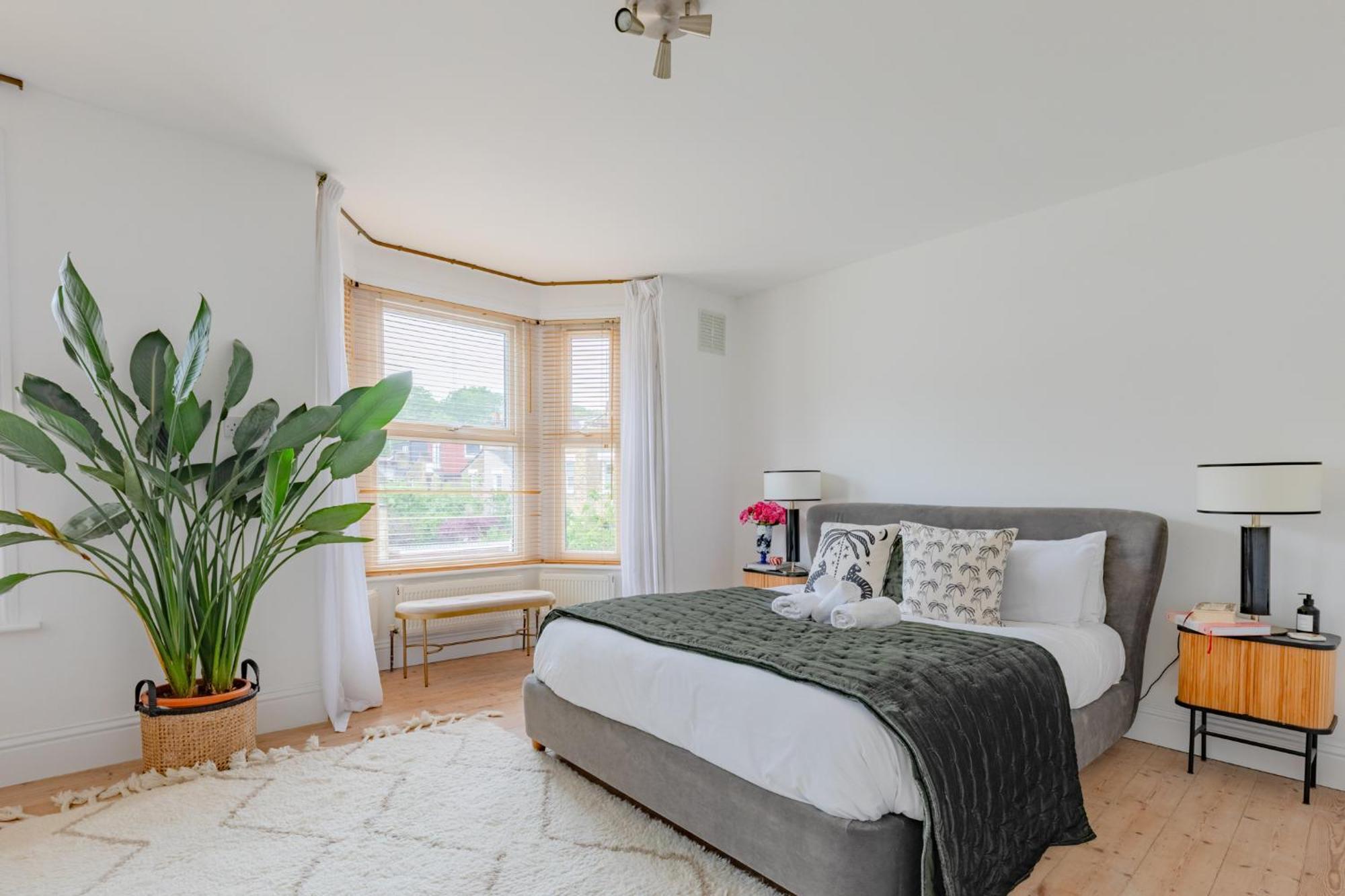Luxuriously Curated 4bd Stoke Newington