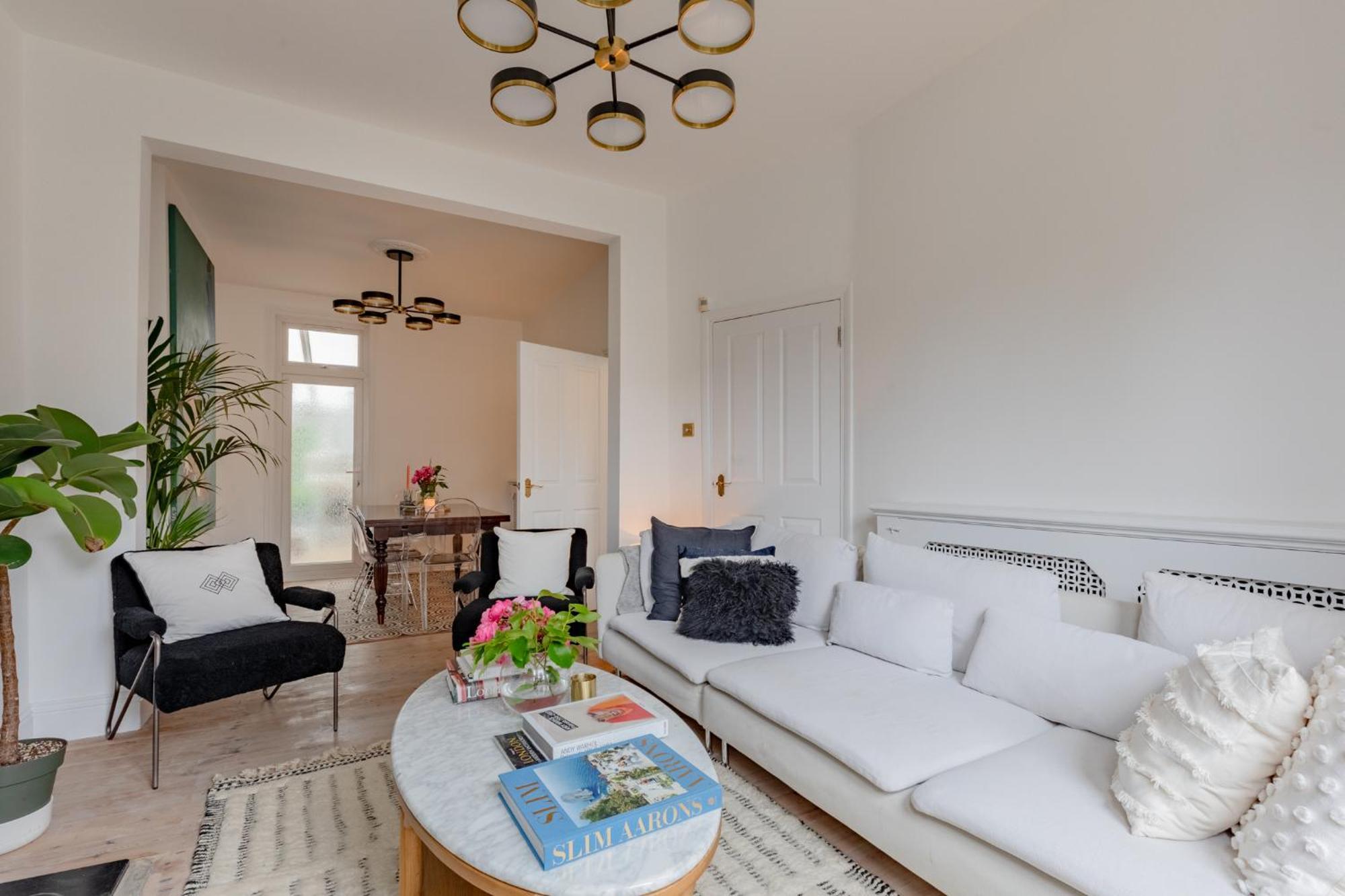 Apartment Luxuriously Curated 4bd Stoke Newington London