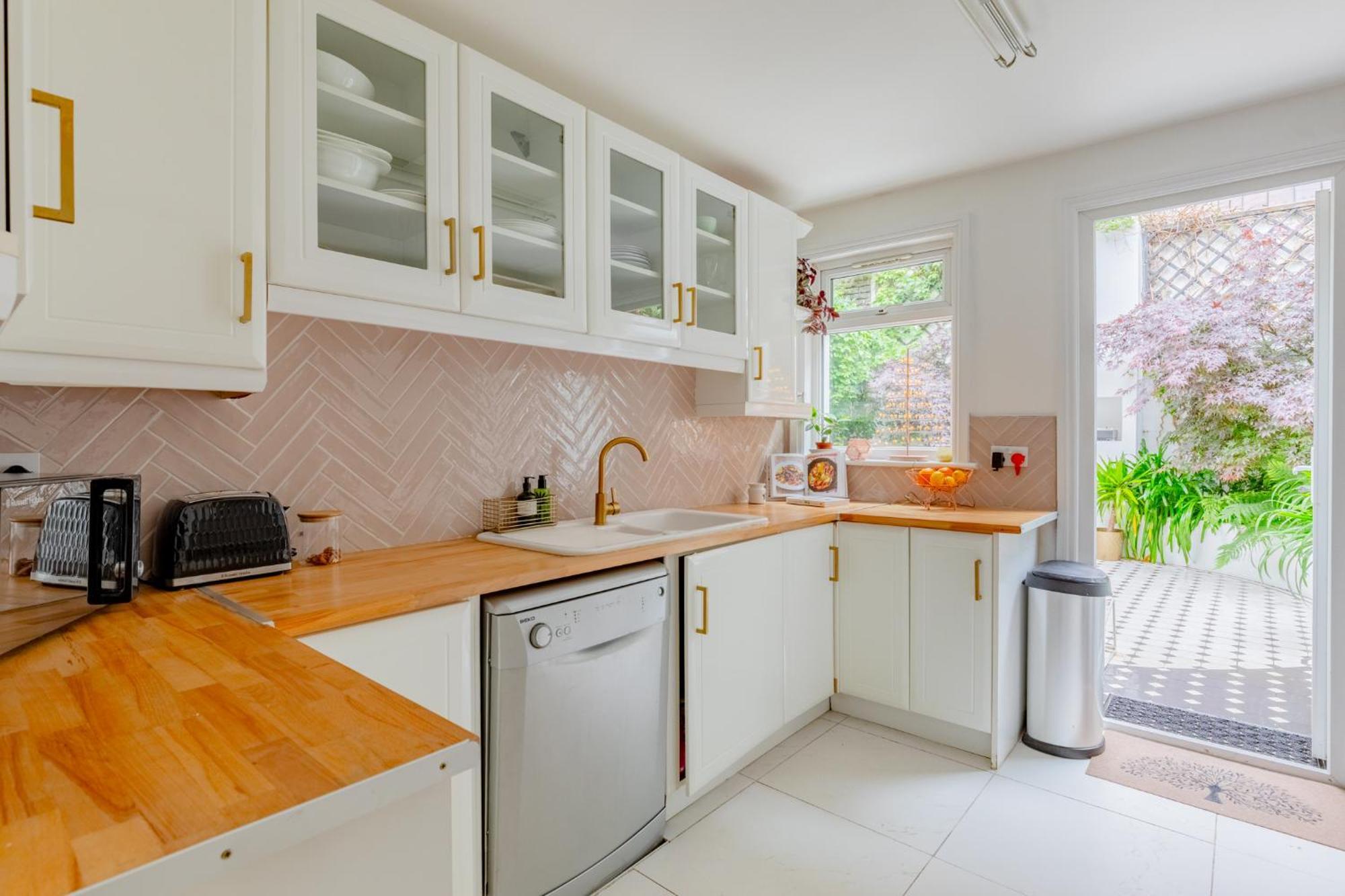Apartment Luxuriously Curated 4bd Stoke Newington *