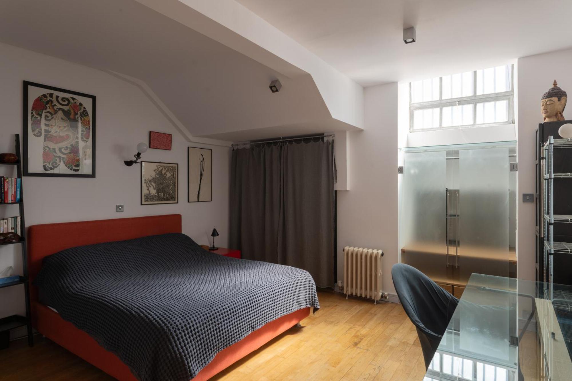 Stylish 2-bed Flat In Prime Spot *