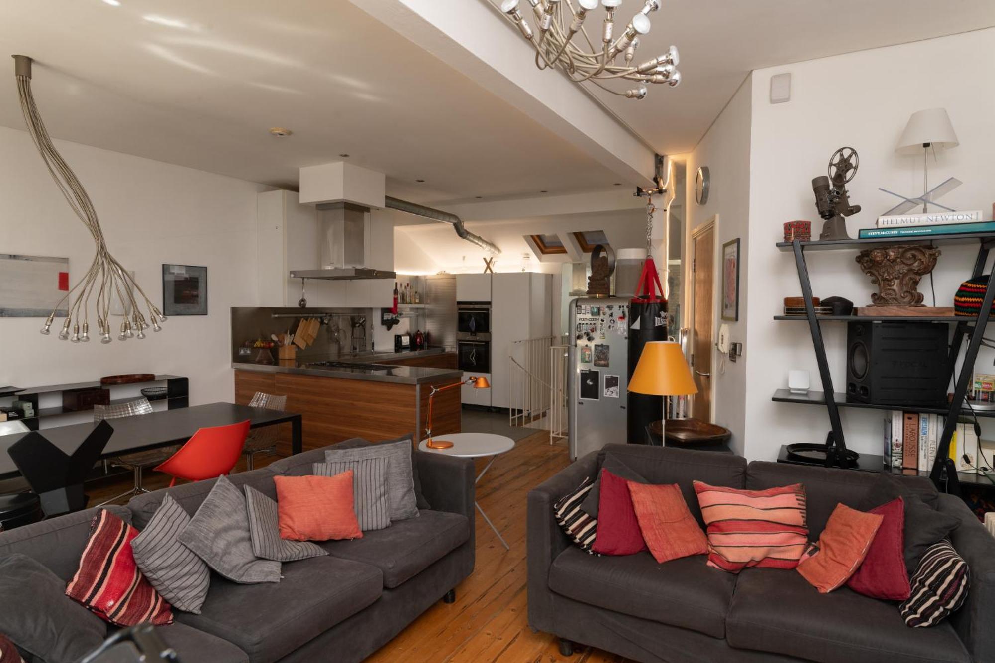 Stylish 2-bed Flat In Prime Spot *
