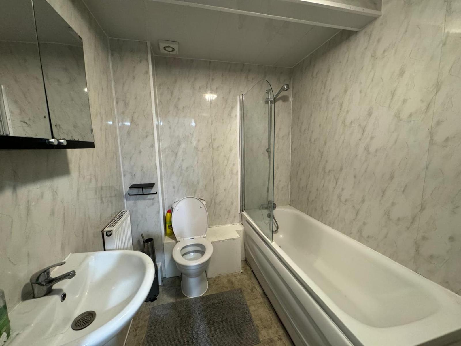 1 Bedroom Beautiful In Bricklane Apartment *