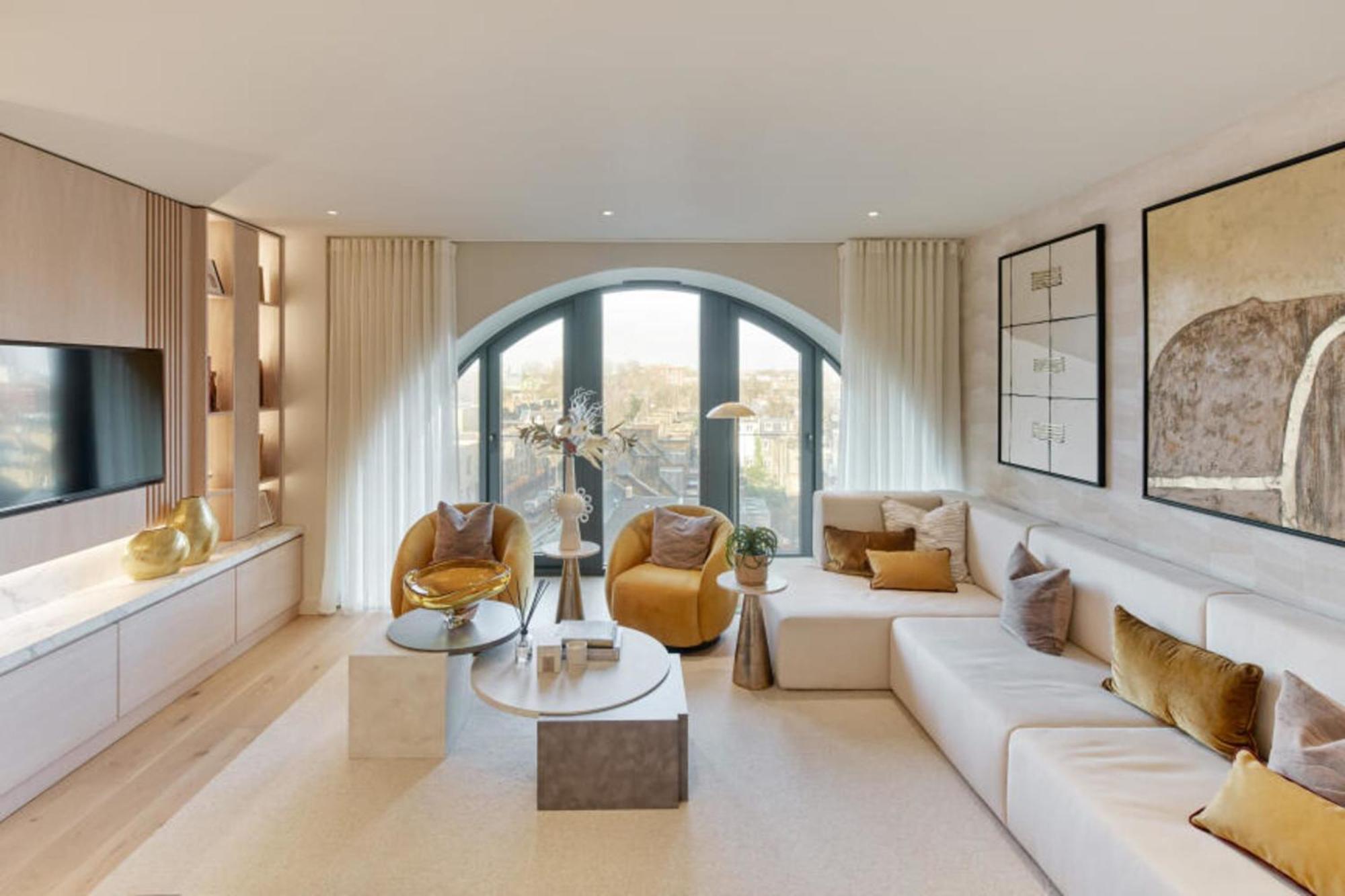 Chelsea Waterfront Stunning 3 Bedroom With Views Of River Thames *