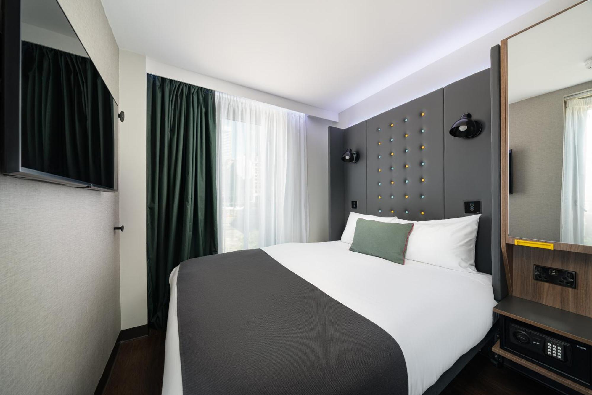 Point A Canary Wharf 3* London