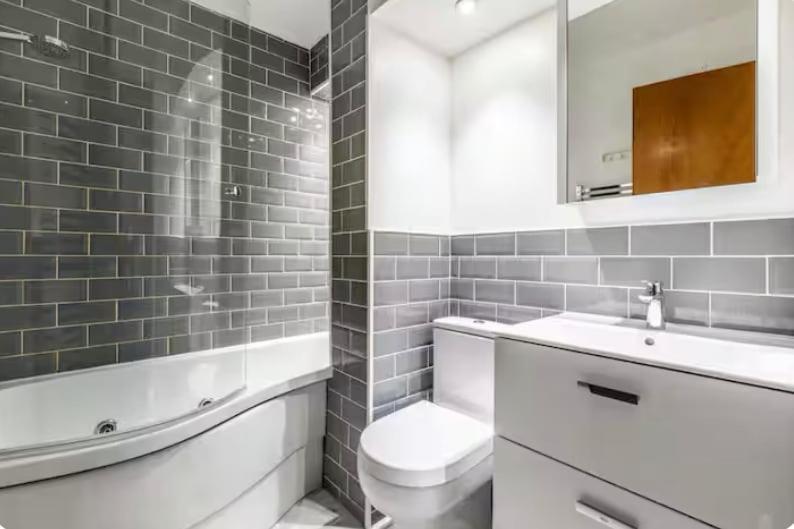 East London Waterfront 2 Bed Flat With Jacuzzi Tub Apartment *
