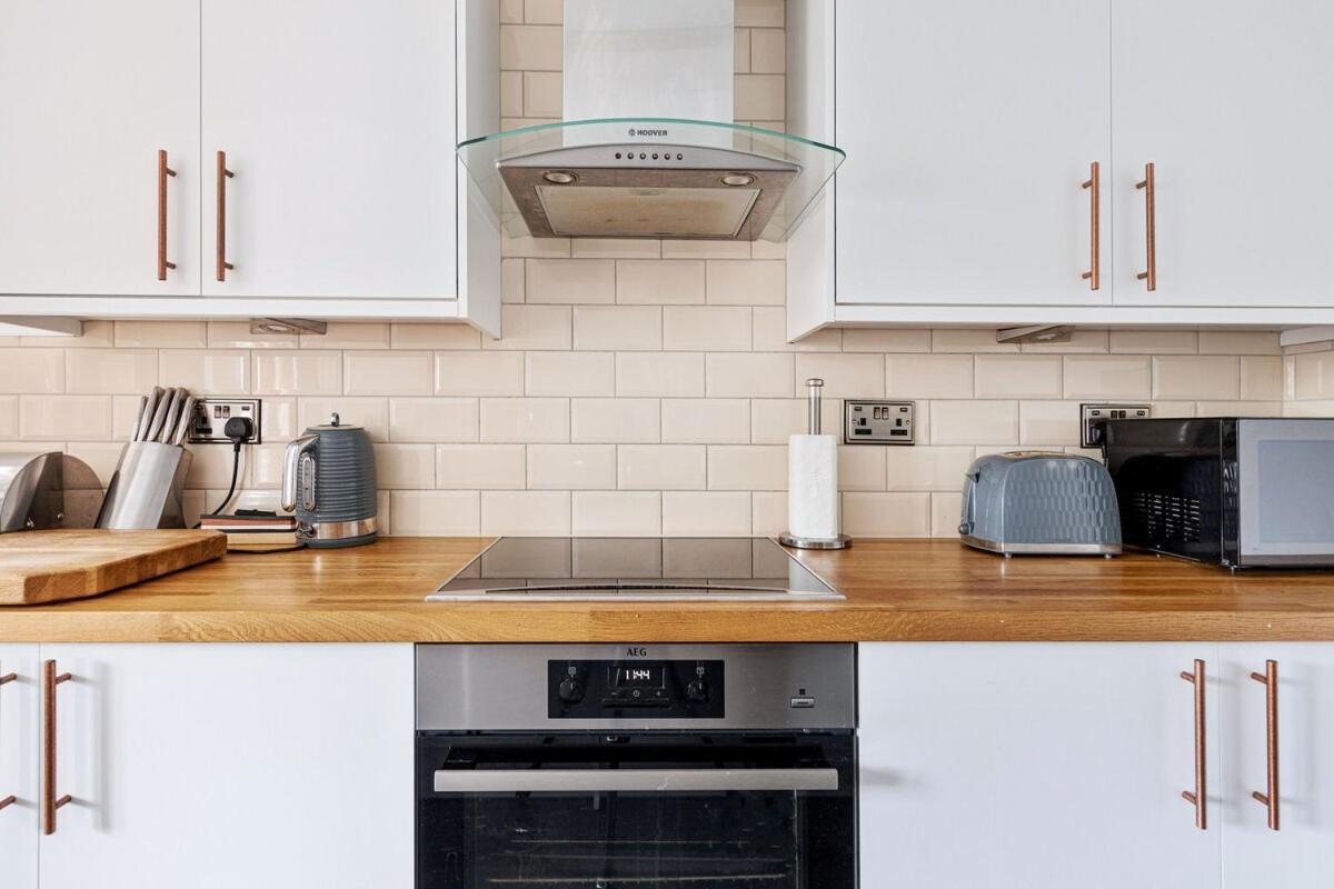 Apartment East London Waterfront 2 Bed Flat With Jacuzzi Tub