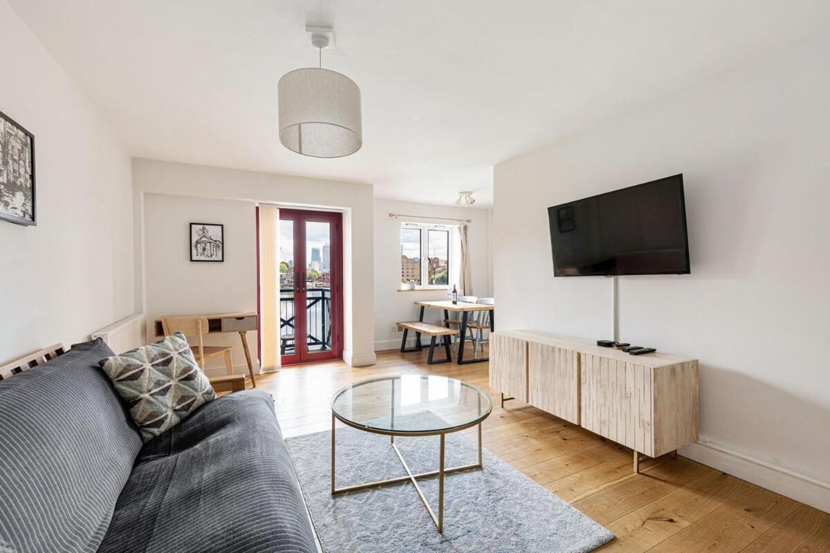 Apartment East London Waterfront 2 Bed Flat With Jacuzzi Tub *