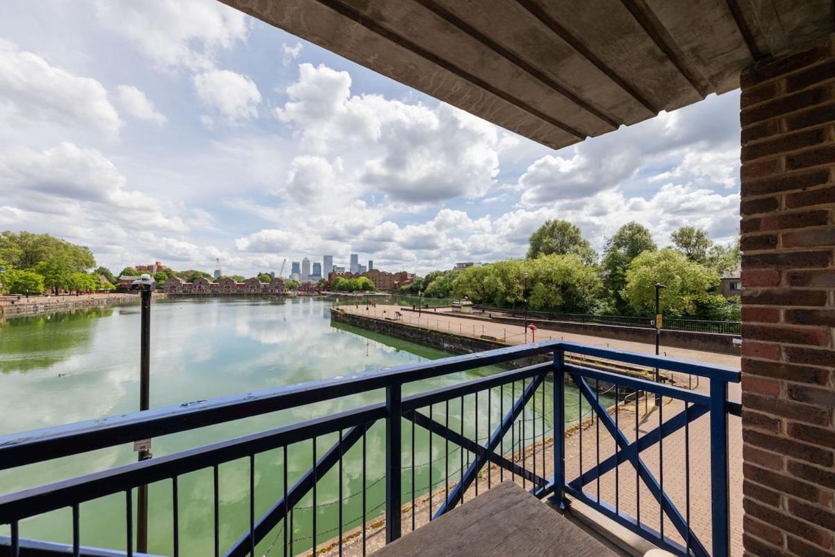 East London Waterfront 2 Bed Flat With Jacuzzi Tub
