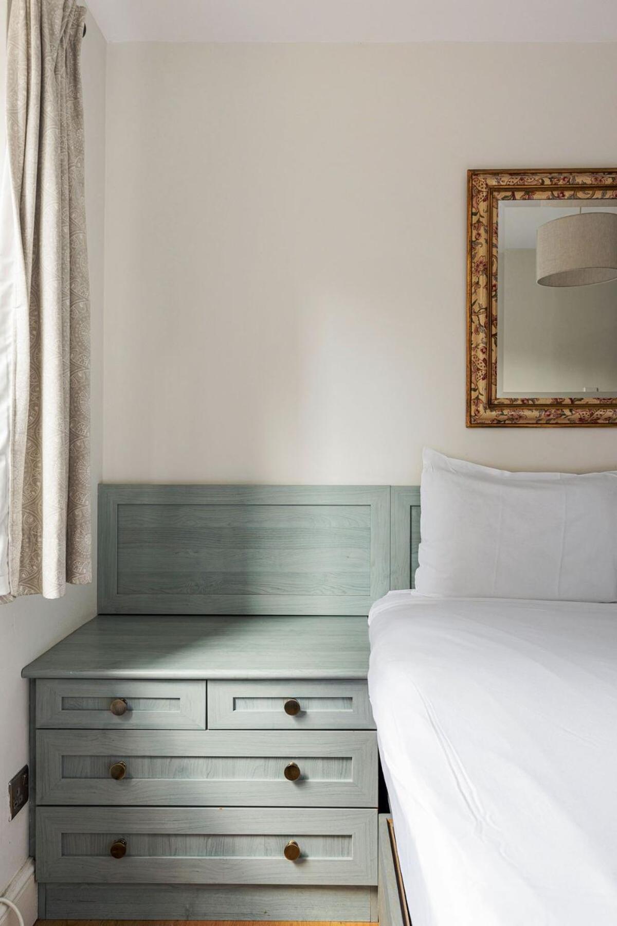 Apartment East London Waterfront 2 Bed Flat With Jacuzzi Tub *