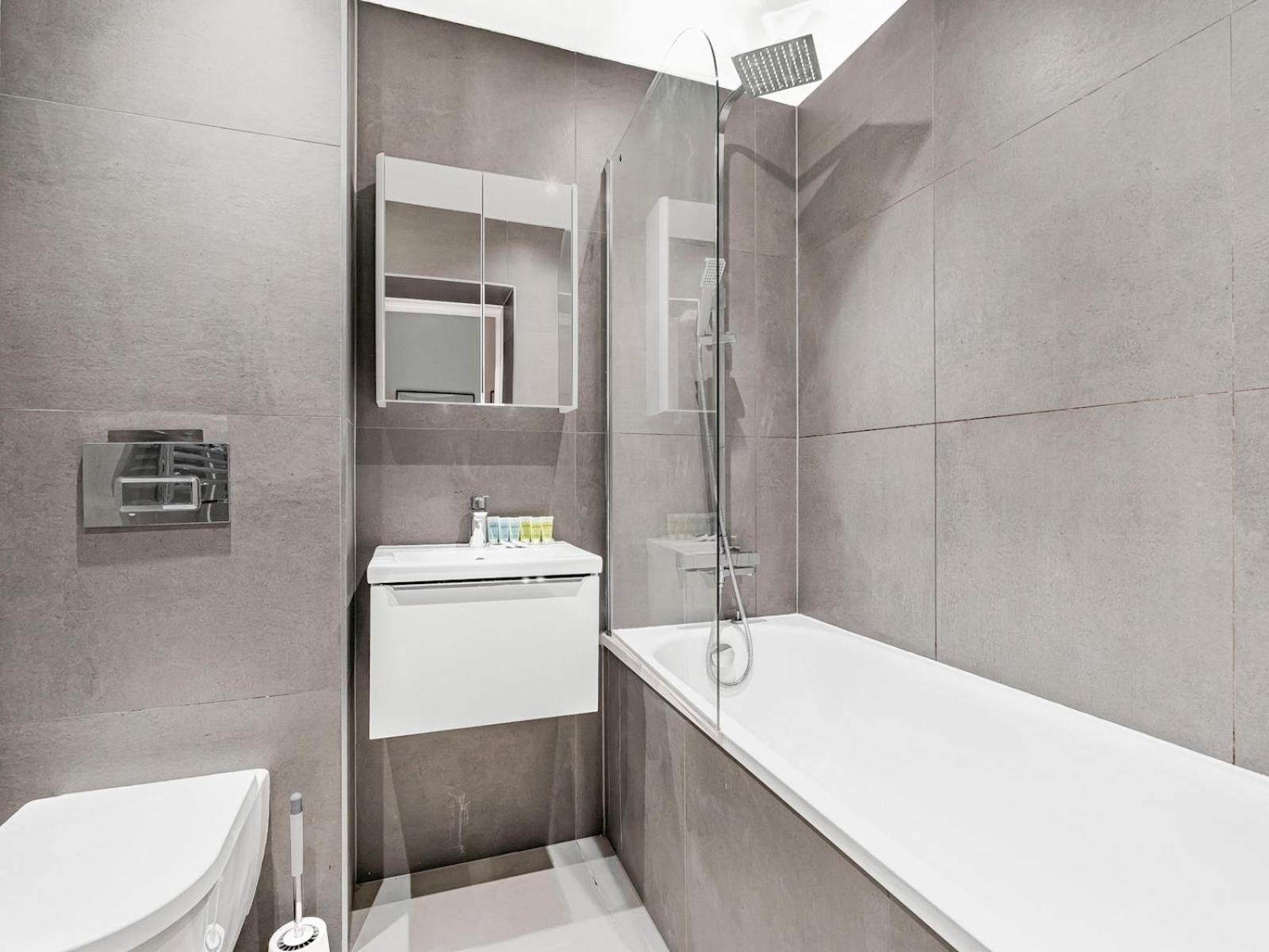 Pass The Keys Modern Spacious Flat Wcar Park In South London Apartment *