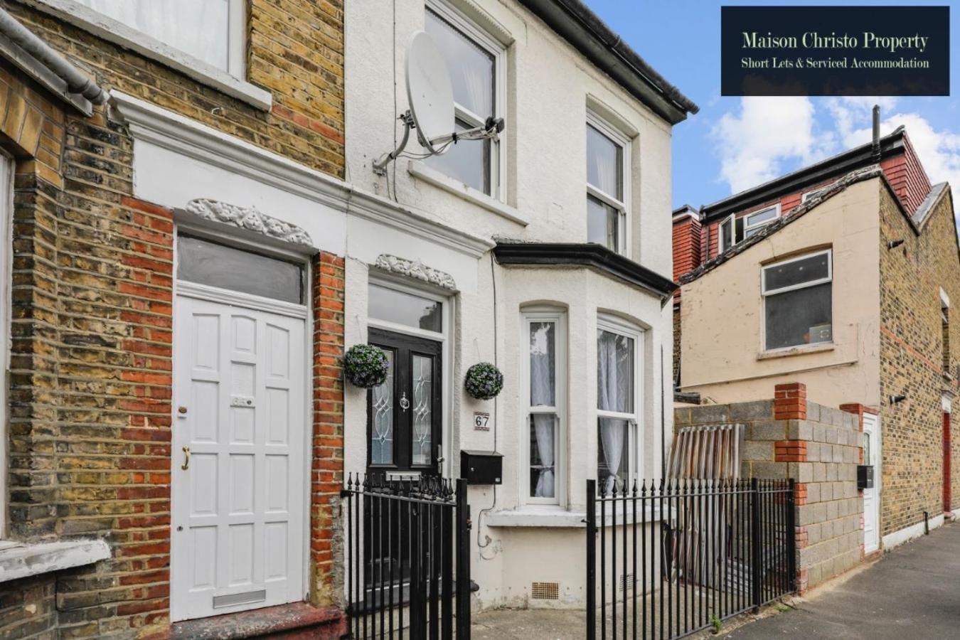 Weekly Or Monthly Stays, London, Stratford, 2Bedroom Hse, Sleeps 6, Servcied Apartment By Maison Christo Property Short Lets & Serviced Accomdation Apartment London