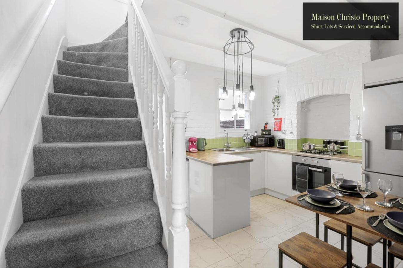 Weekly Or Monthly Stays, London, Stratford, 2Bedroom Hse, Sleeps 6, Servcied Apartment By Maison Christo Property Short Lets & Serviced Accomdation Apartment
