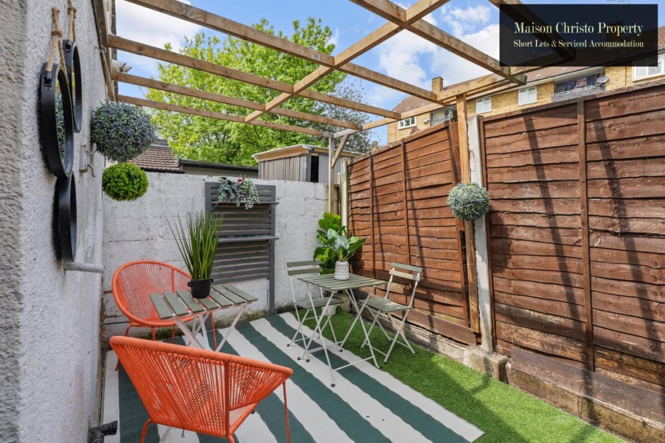 Weekly Or Monthly Stays, London, Stratford, 2Bedroom Hse, Sleeps 6, Servcied Apartment By Maison Christo Property Short Lets & Serviced Accomdation London