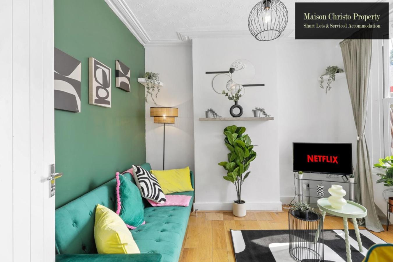 Apartment Weekly Or Monthly Stays, London, Stratford, 2Bedroom Hse, Sleeps 6, Servcied Apartment By Maison Christo Property Short Lets & Serviced Accomdation London