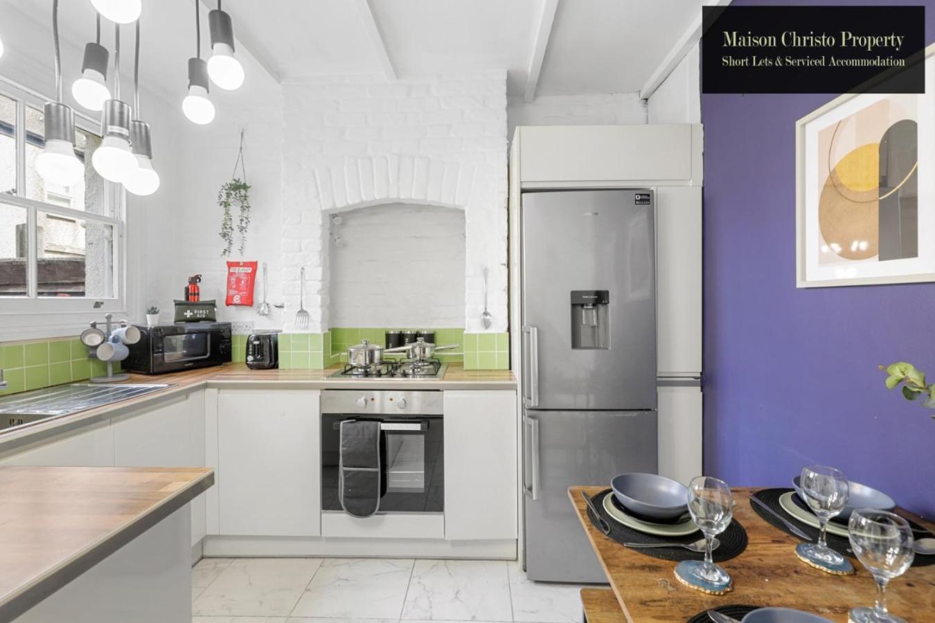 Weekly Or Monthly Stays, London, Stratford, 2Bedroom Hse, Sleeps 6, Servcied Apartment By Maison Christo Property Short Lets & Serviced Accomdation *