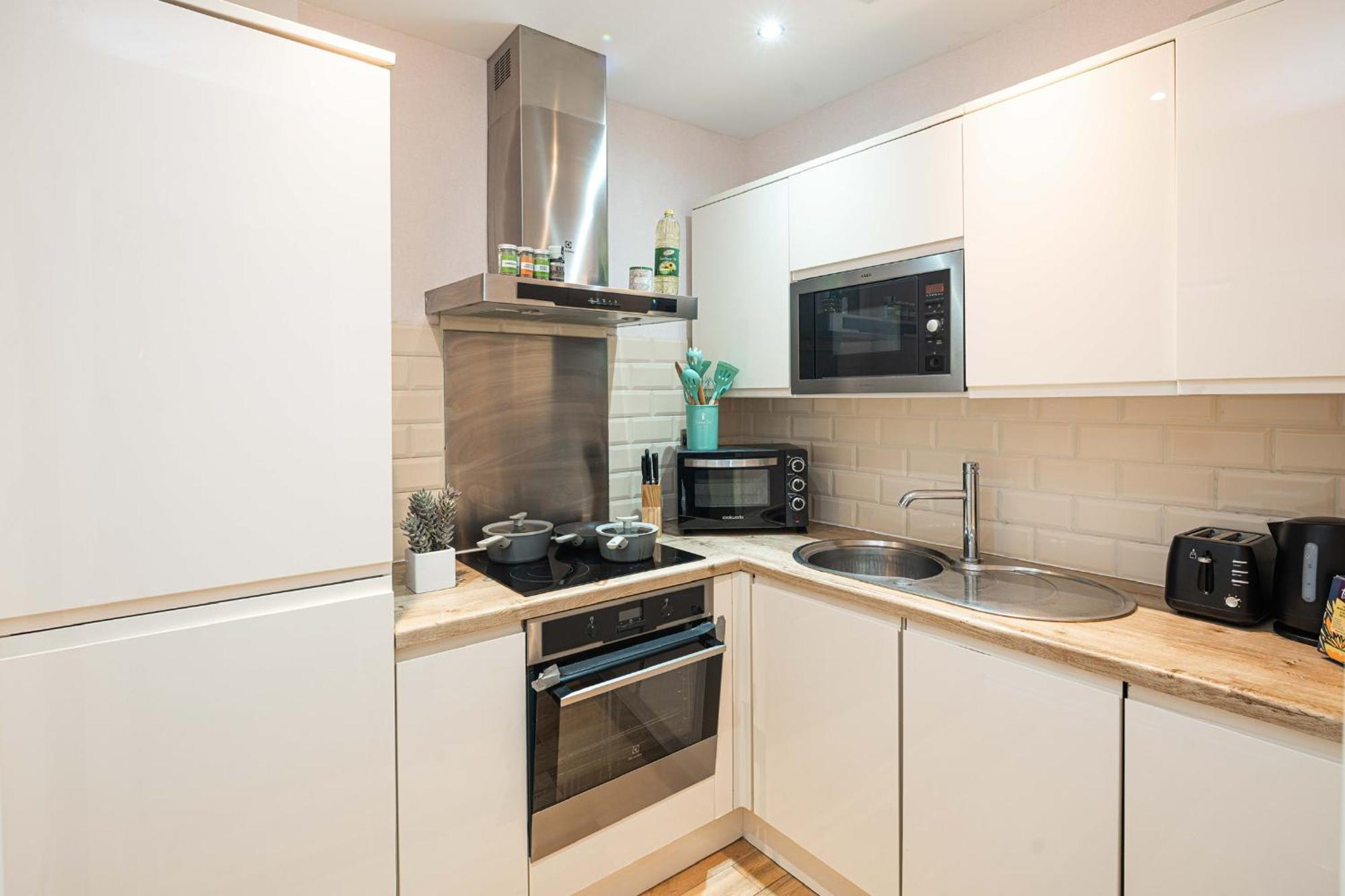 Cute 1 Bedroom With Sofa Bed By Line Station Apartment London