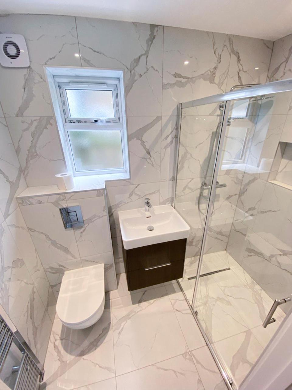 Apartment 2-Bedroom Garden Flat - Modern, Bright - A