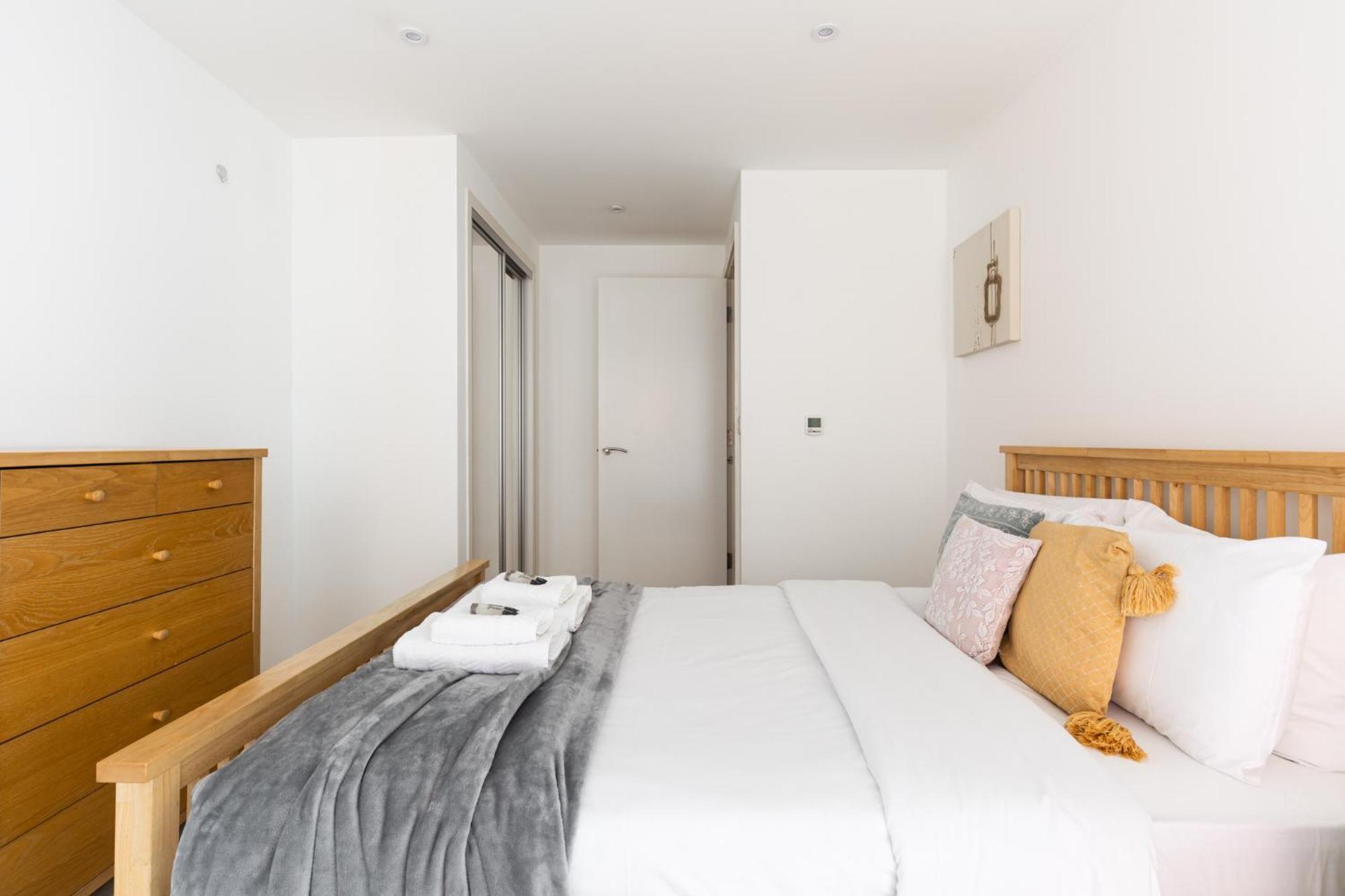Apartment Sun-lit 1br Flat, 2 Mins To Dlr Docklands London