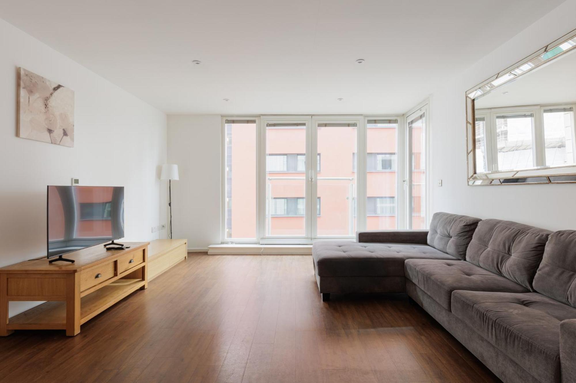 Sun-lit 1br Flat, 2 Mins To Dlr Docklands
