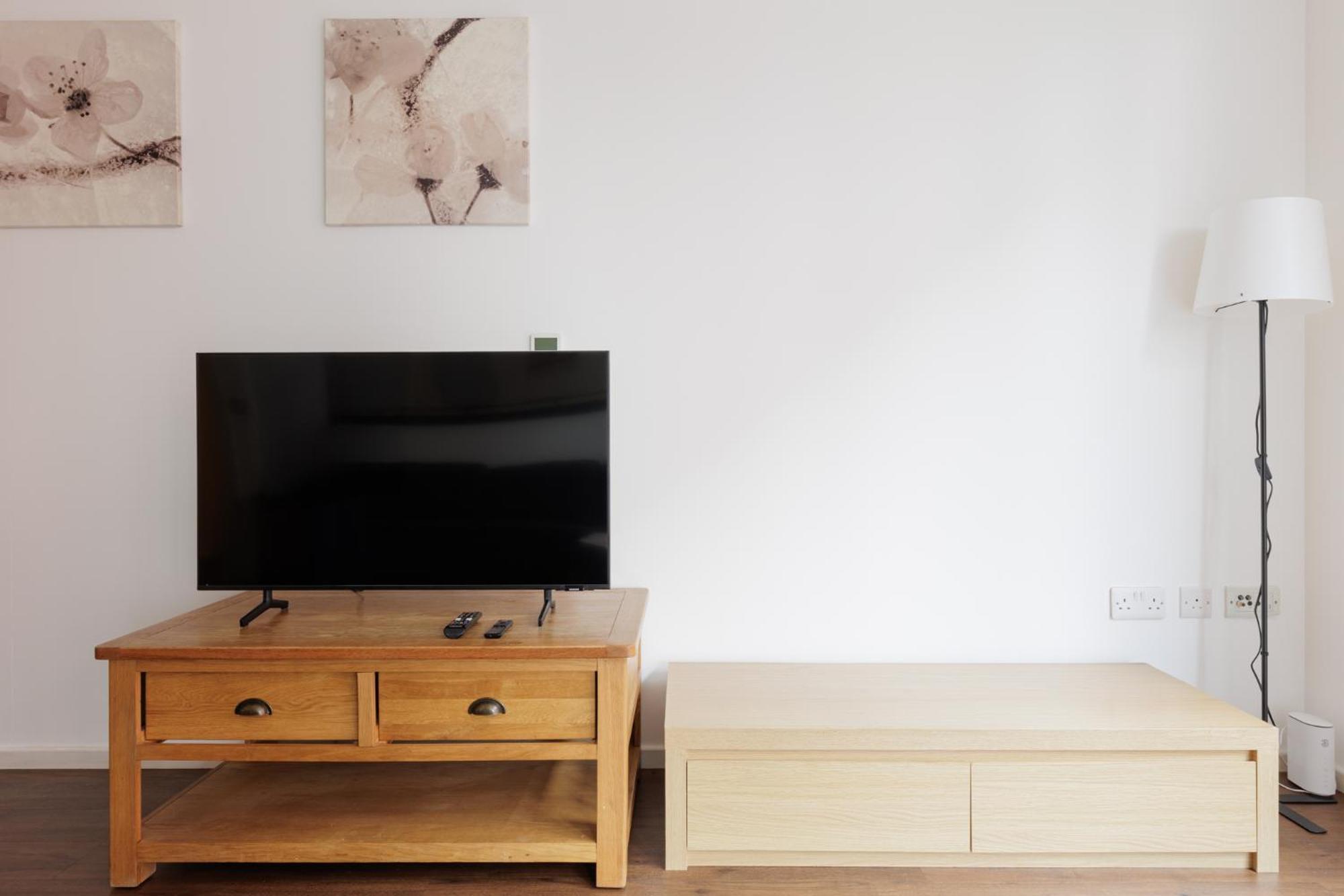 Apartment Sun-lit 1br Flat, 2 Mins To Dlr Docklands *