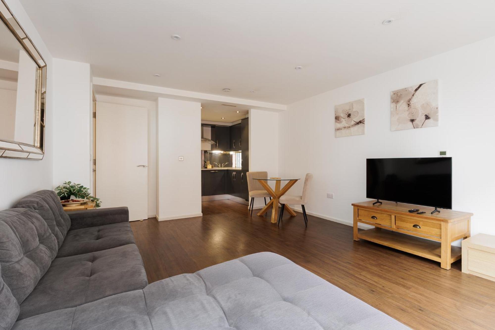 Sun-lit 1br Flat, 2 Mins To Dlr Docklands London