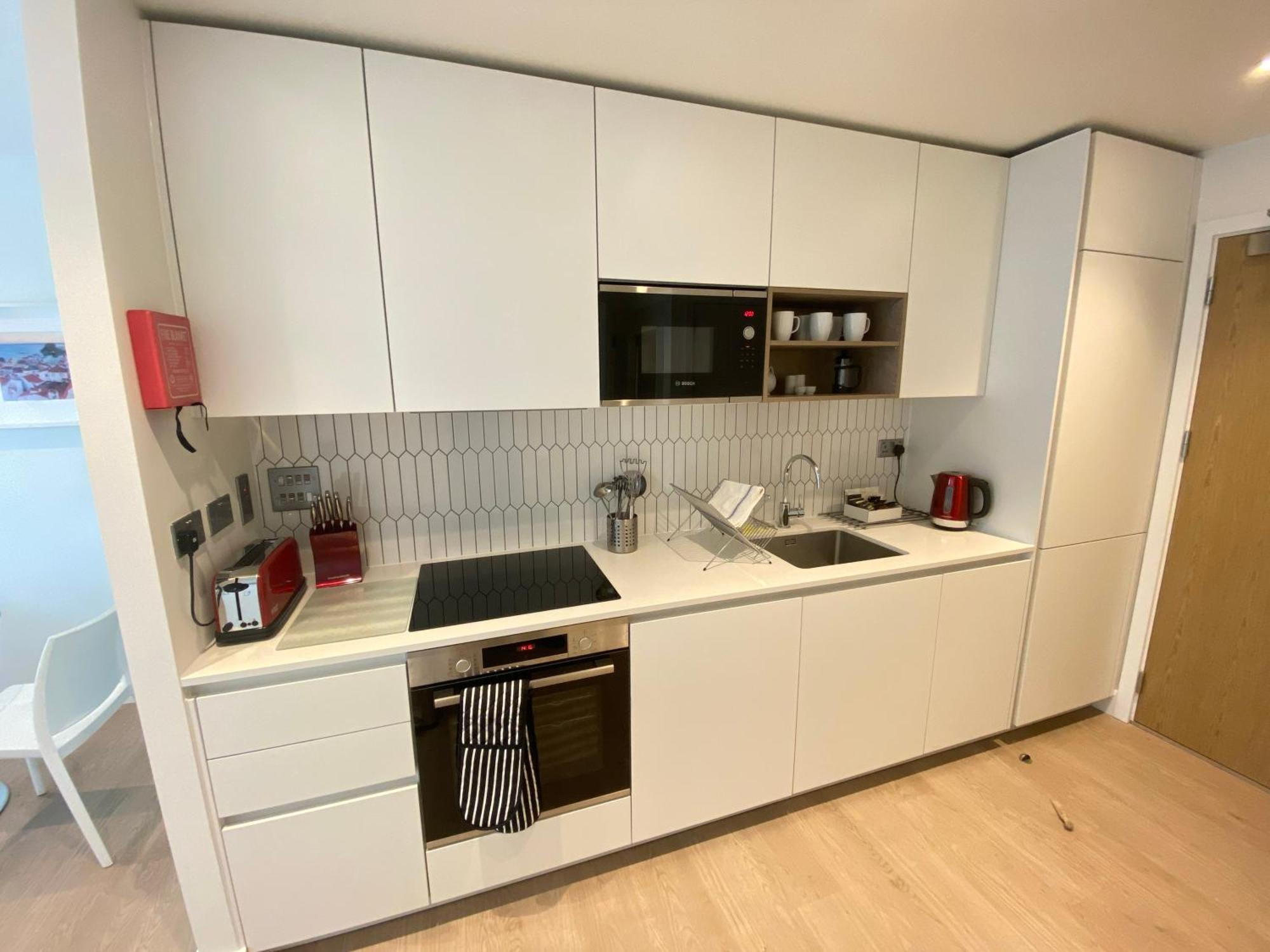 Roomspace Serviced -oasis Way Apartment *